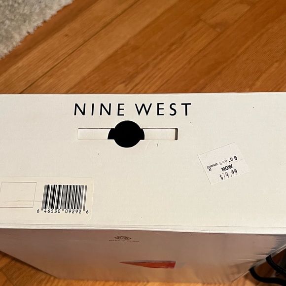 Nine West black suede platform side zip bootie. - Picture 2 of 4